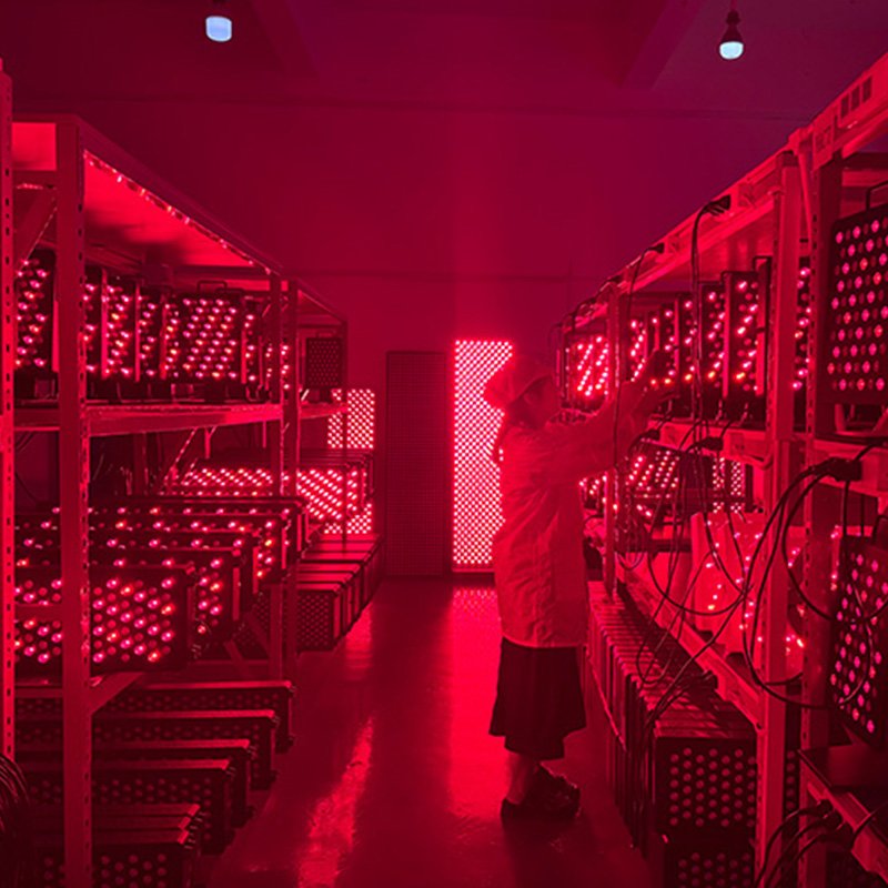 Red light therapy panel aging testing at RICOVSUN factory