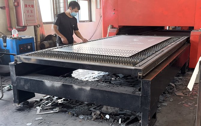 Fiber Laser Cutting Machine